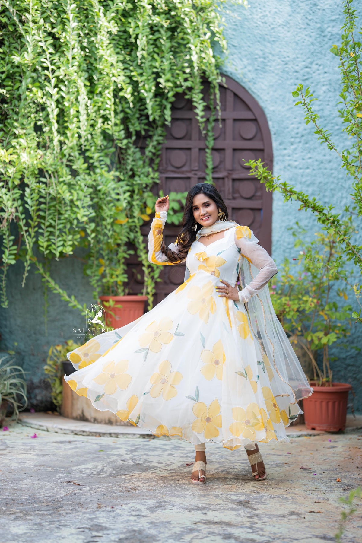 Sai Secrets Collections Women's  Anarkali - Pavazhamali MATERIAL-FOIL PRINTED ORGANZA - White.