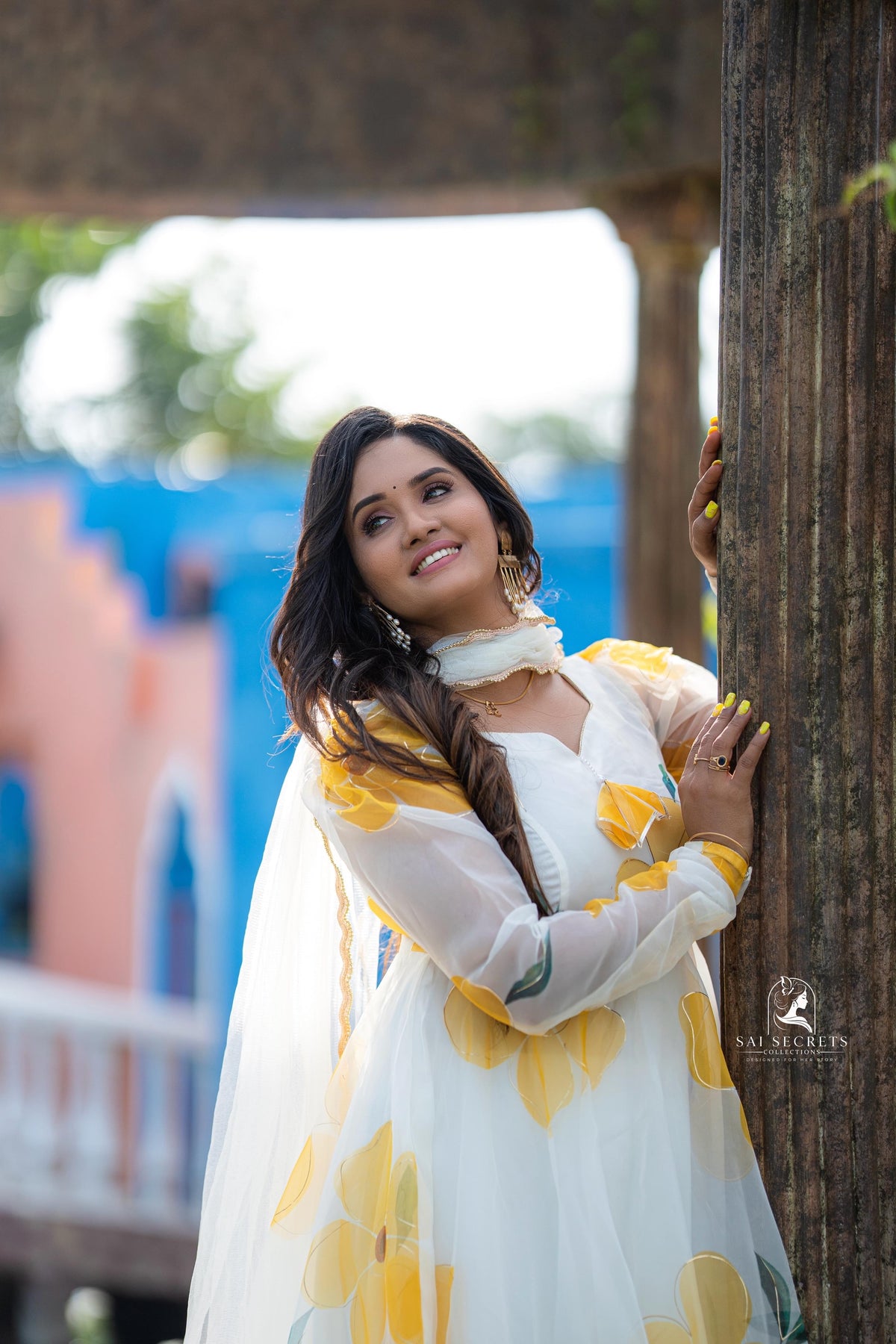 Sai Secrets Collections Women's  Anarkali - Pavazhamali MATERIAL-FOIL PRINTED ORGANZA - White.